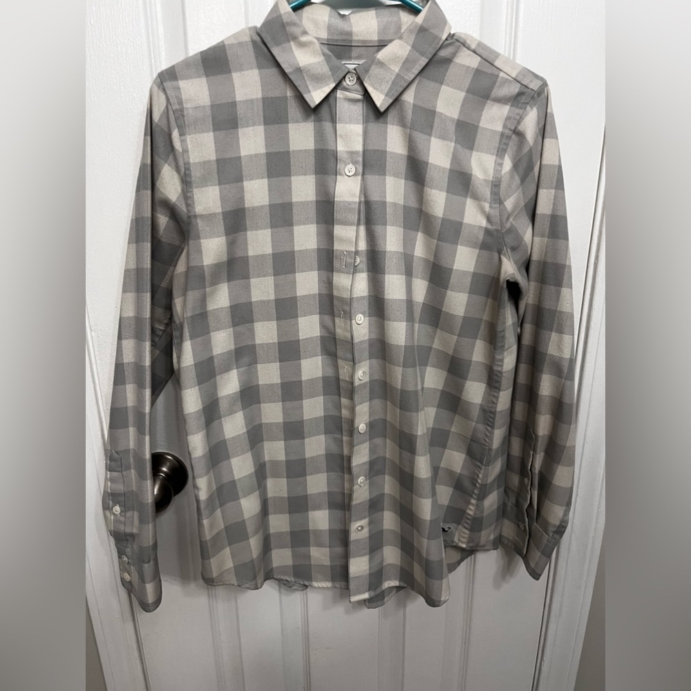 Vineyard Vines button down shirt